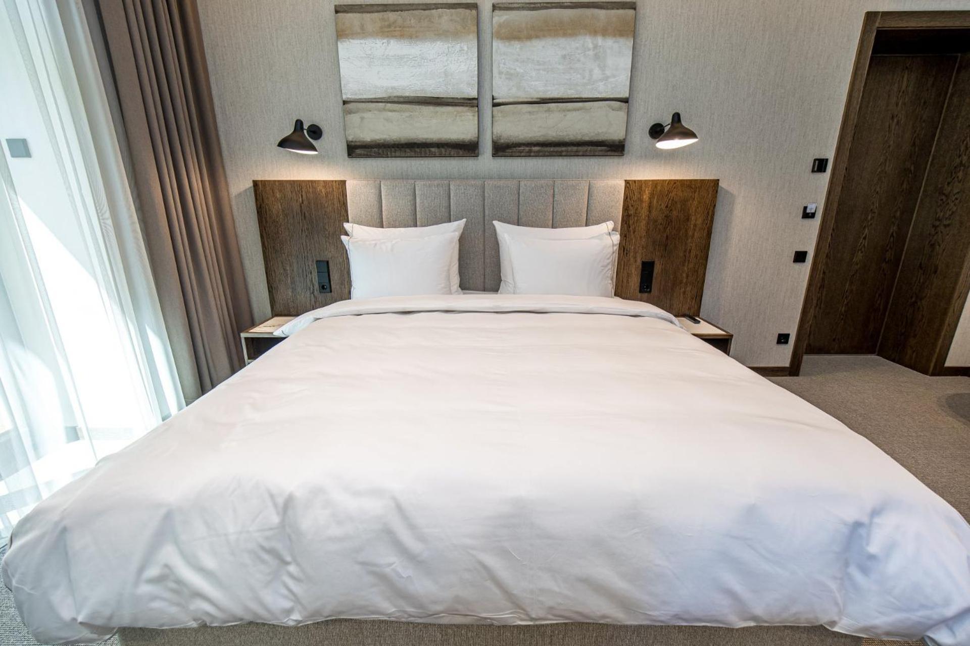 Palanga Life Balance Spa Hotel Rum bild A bed with a duvet